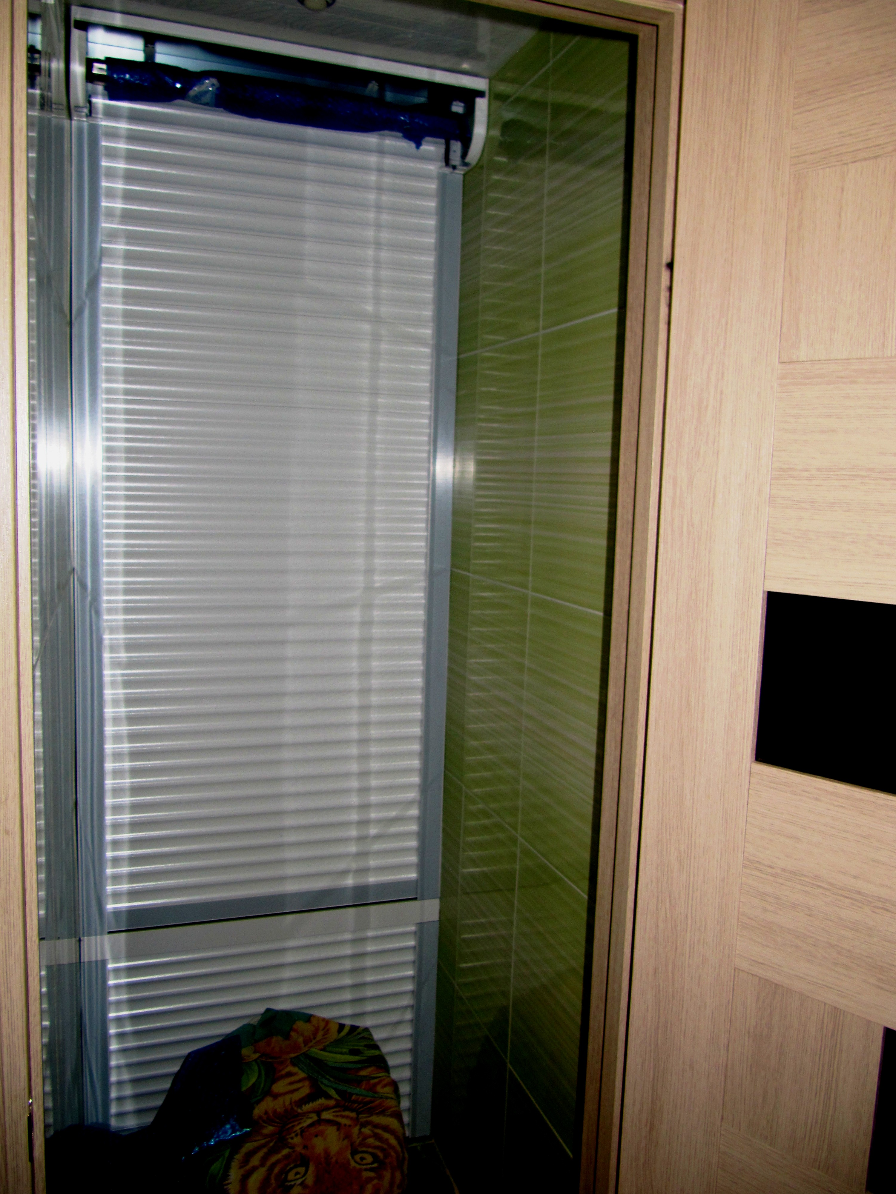 купить сантехнические рольставни в туалет